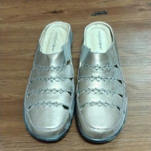 Comfort View! Beautiful condition and very vintage ❤️ so cute. Real leather!